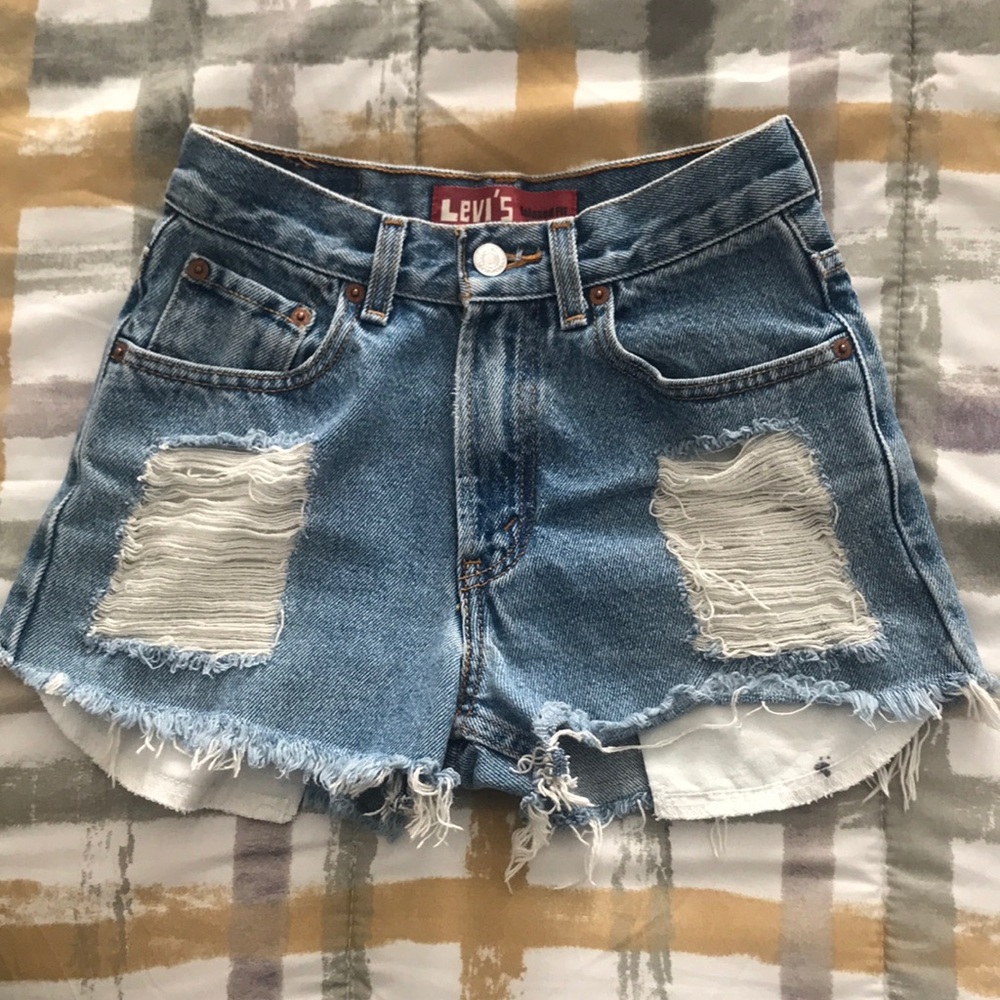 Vintage high waisted levi shorts